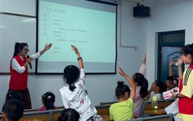 青春三下乡∣童语同音  共筑未来——“声润乡土”志愿服务团开展社区儿童推普特色活动